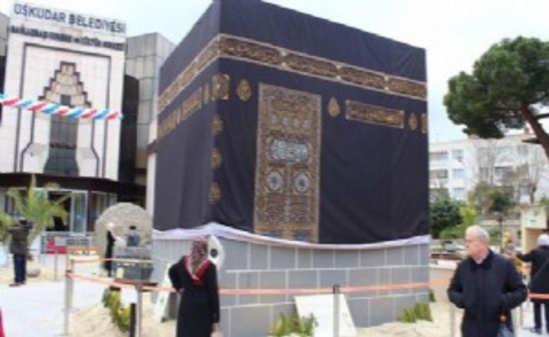 Kabe maketi kaldırıldı ama nedeni ilginç
