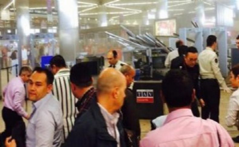 Atatürk Havalimanı'nda tavan çöktü: Yaralılar var