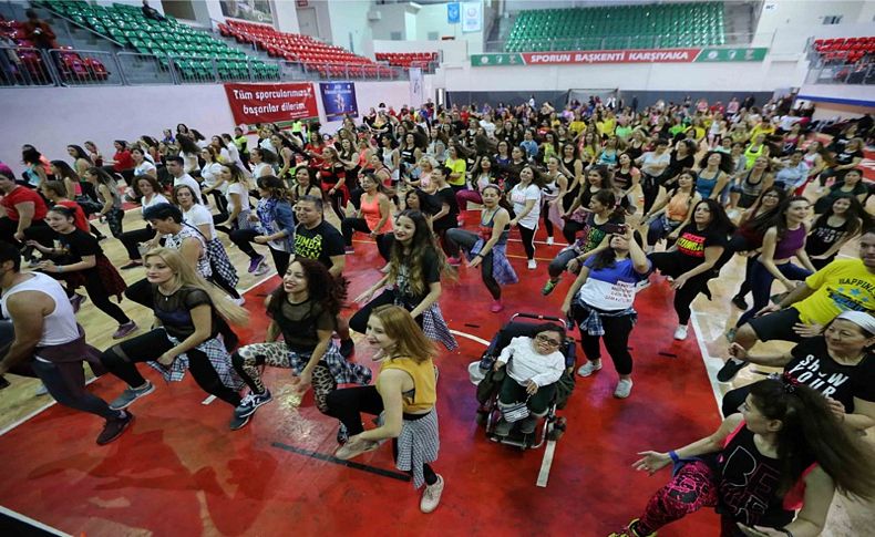 Kelebek çocuklar için zumba yaptılar