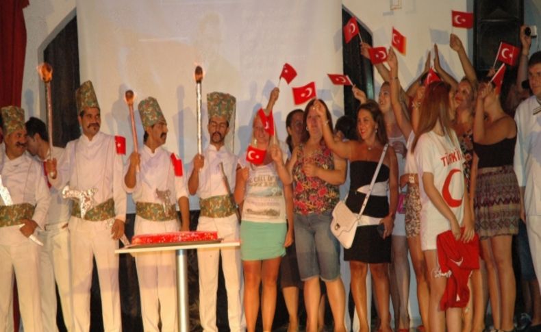 30 Ağustos Zafer Bayramını turistler de kutladı