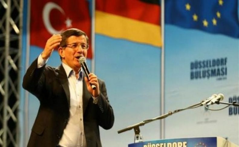 Davutoğlu: 'Mahallesinden, dağdan korkan, milletle yol yürüyebilir mi''