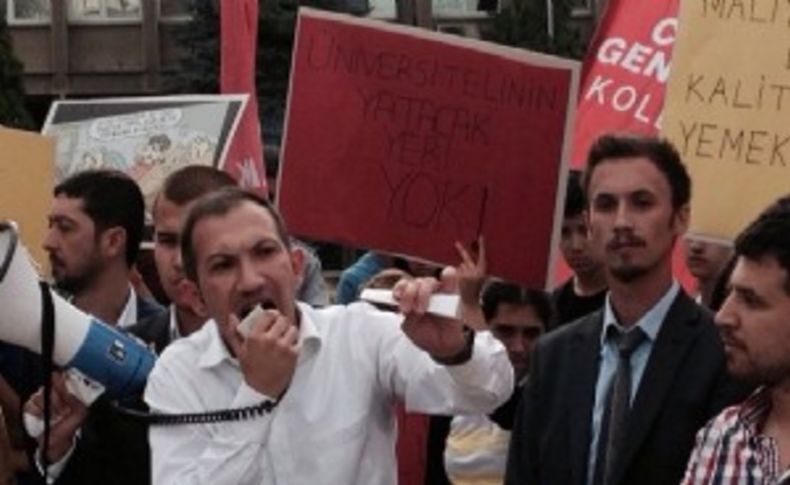 CHP'li gençlerden KYK protestosu