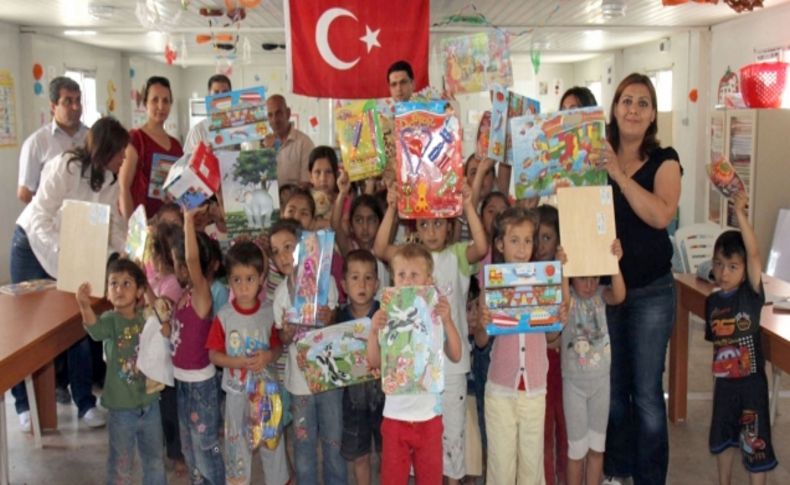 41 ülkeden gelen çocuklar oyuncaklarını Suriyeli çocuklara bağışladı