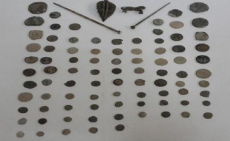 İzmir'de tarihi eserleri satamadan yakalandı