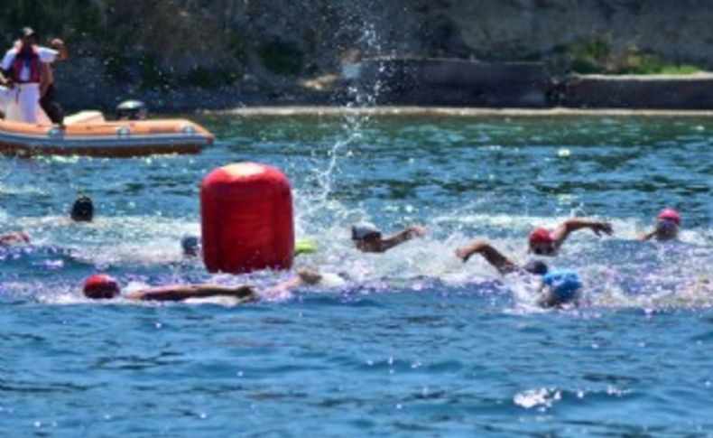 Foça'da şampiyonluğa kulaç attılar