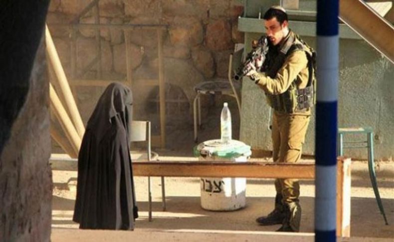 Dünyayı şok eden fotoğraf: Vurulmadan saniyeler önce!