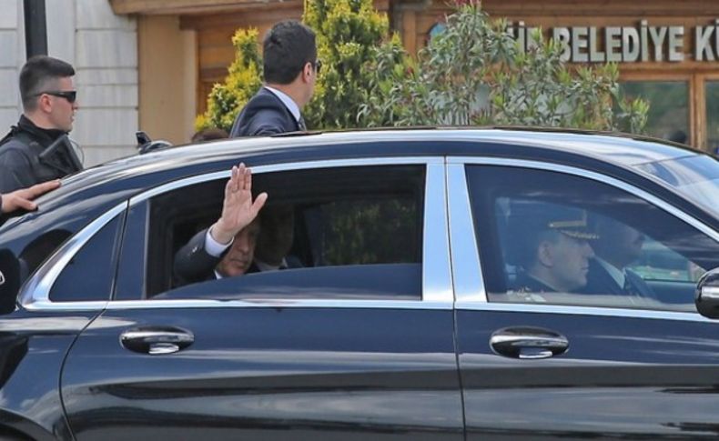 Erdoğan'a Eyüp'te eşlik etti beraber dua ettiler