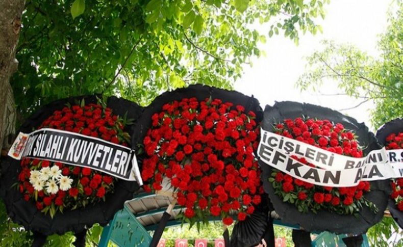 Kılıçdaroğlu'nun ismi çelenkten kaldırıldı