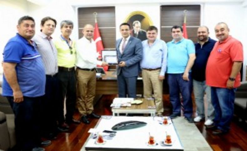 Yeşilovaspor’dan Başkan Atila’ya plaketli teşekkür