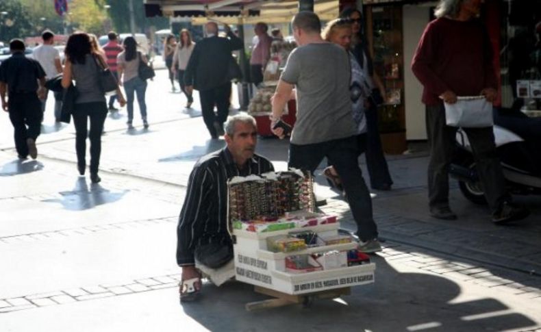 O hayata boyun eğmiyor