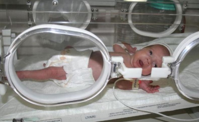 700 gram doğan Cemre bebek hayata tutundu