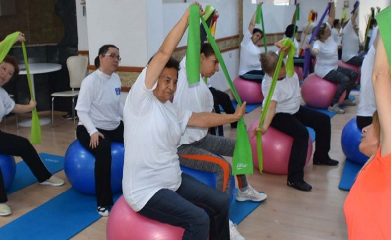 77 yaşında, pilates yapıyor