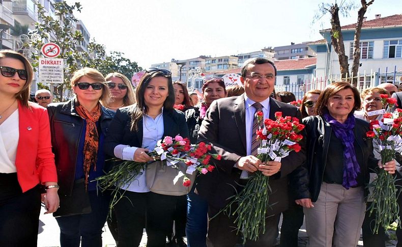 8 Mart'ta sanatçılardan renkli yürüyüş