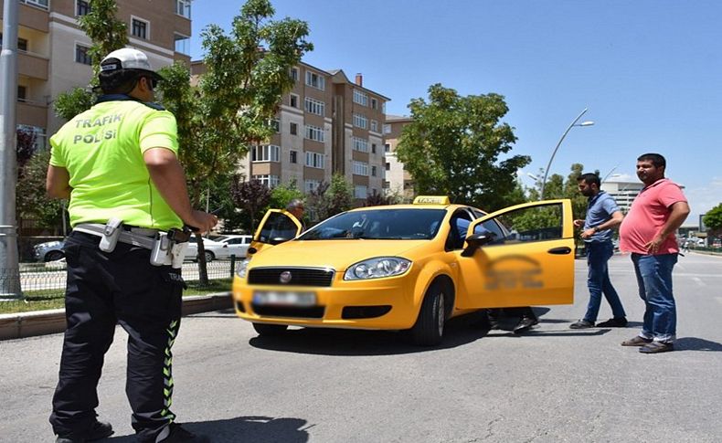 81 ilde taksi denetimi: Bin 551 taksi şoförüne para cezası