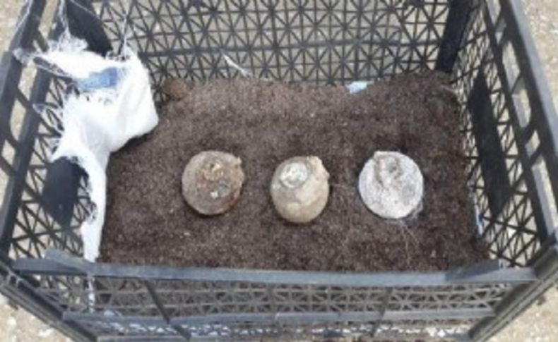 Tarihi hamamdan el bombaları çıktı