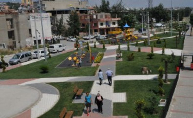 Çiğli’de parklar kauçuk döşeniyor