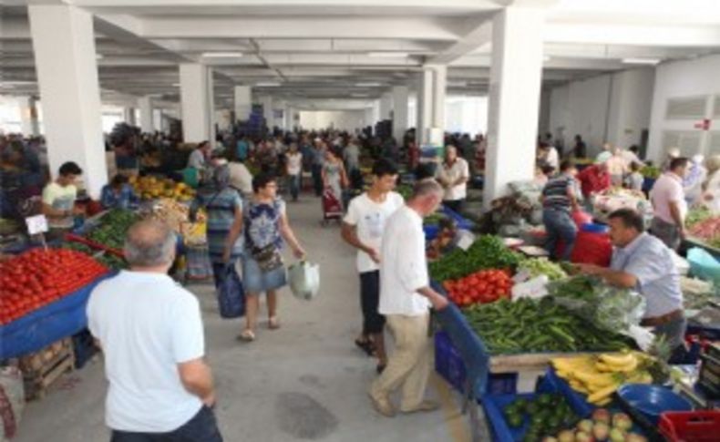 Bornova Merkez Pazaryeri’nde tezgahlar kuruldu