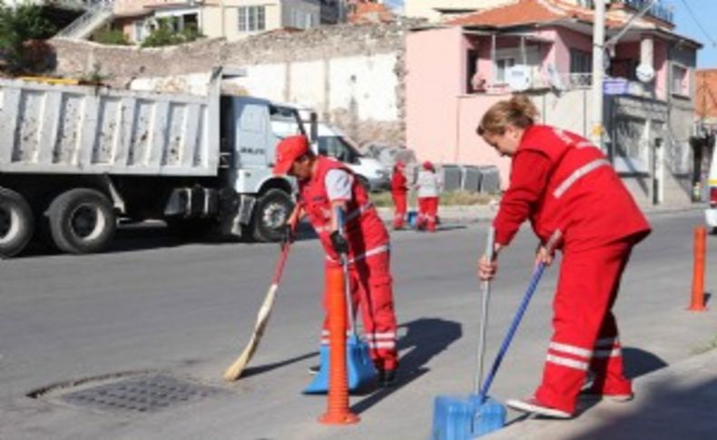 Bayraklı sokakları tertemiz