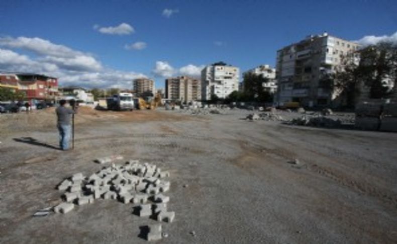 Bayraklı’ya çok amaçlı iki pazar yeri