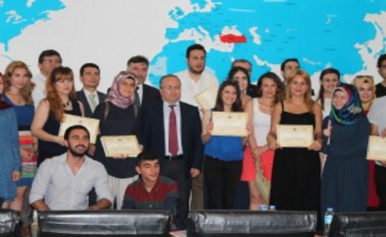 Akademisyen adayları sertifikalarını aldı