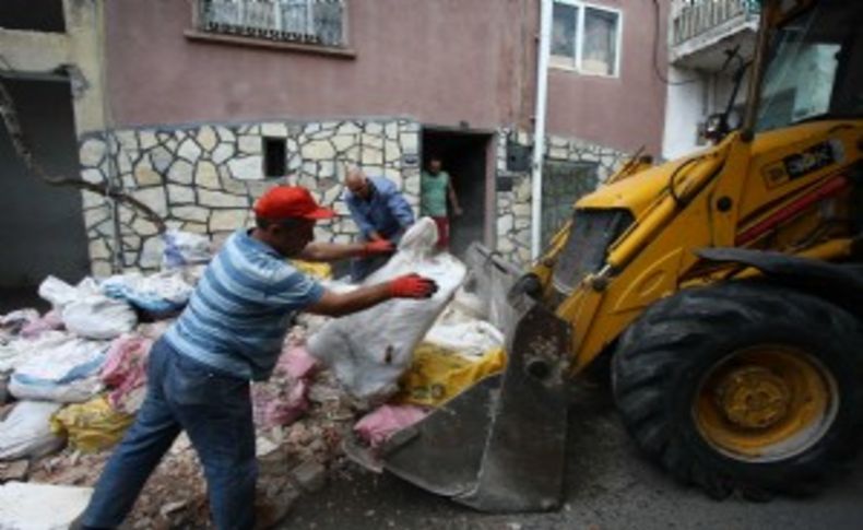 Bayraklı “Alo moloz” hattıyla daha temiz