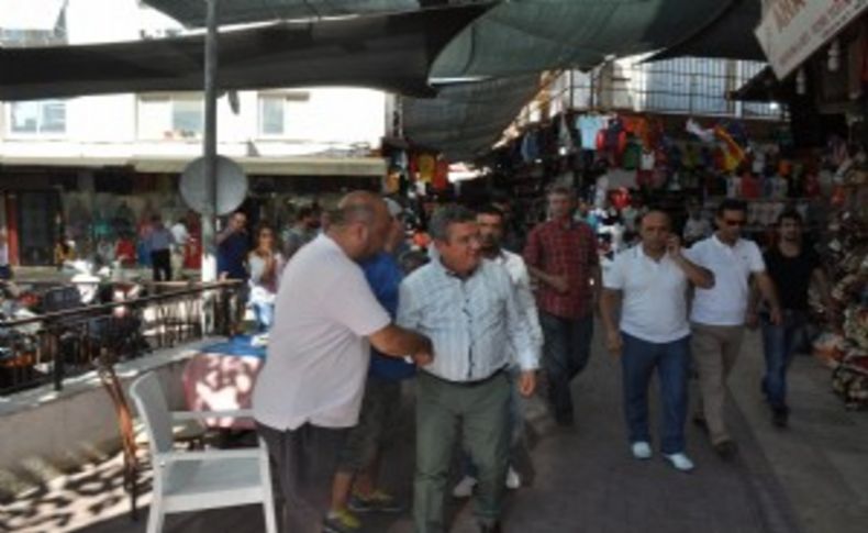 Kayalı’dan, işyerleri yanan esnafa destek