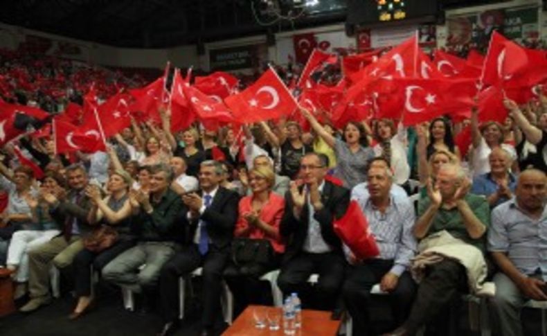 Arena'da Zülfü Livaneli coşkusu