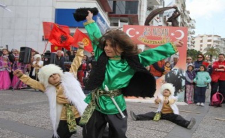 23 Nisan coşkusu Karşıyaka'yı sardı