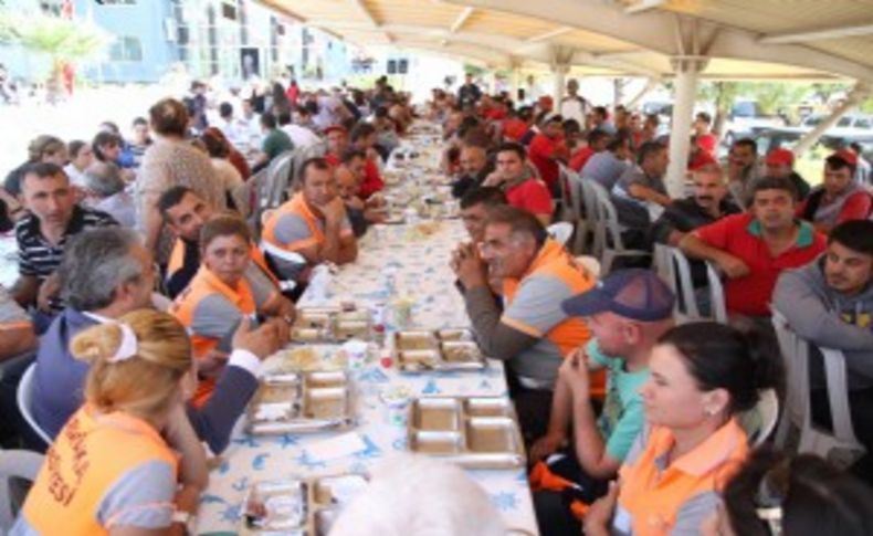 2 bin kişiyle bayram yemeği