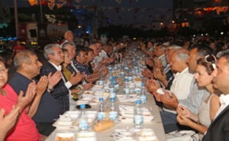 Karşıyaka’da 5 bin kişilik iftar yemeği