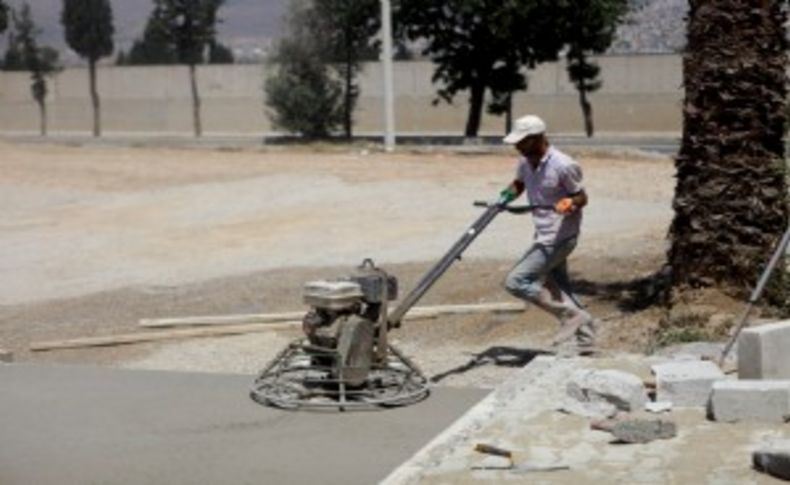 Bornova hizmetlerle güzelleşiyor