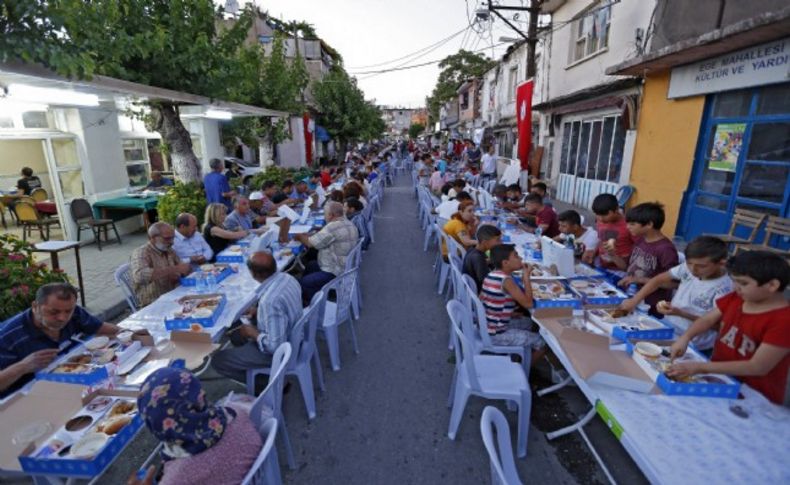 Ege Mahallesi sakinleri iftarda buluştu