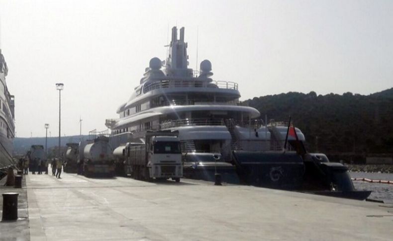 ABD'li ünlü şarkıcının nişanlısı İzmir'in o ilçesini ihya etti