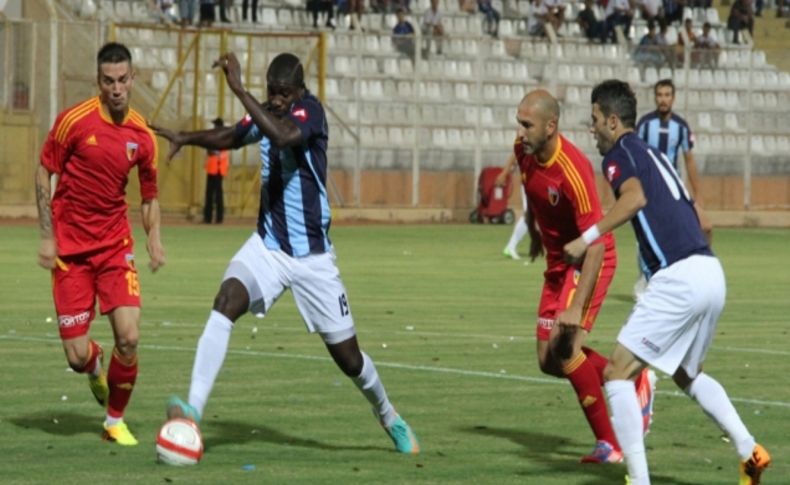 Adana Demirspor seyircisiyle buluştu