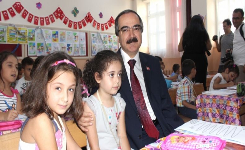 Adana’da ilk ders zili çaldı, 500 bin öğrenci ders başı yaptı