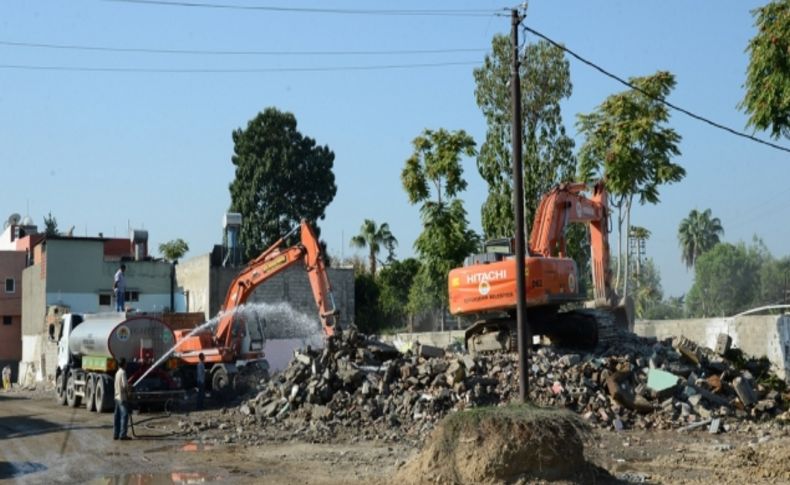 Adana'da yıkım başladı