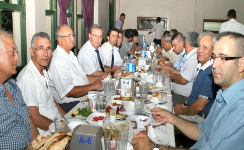 Adanalı futbol hakemleri iftarda bir araya geldi
