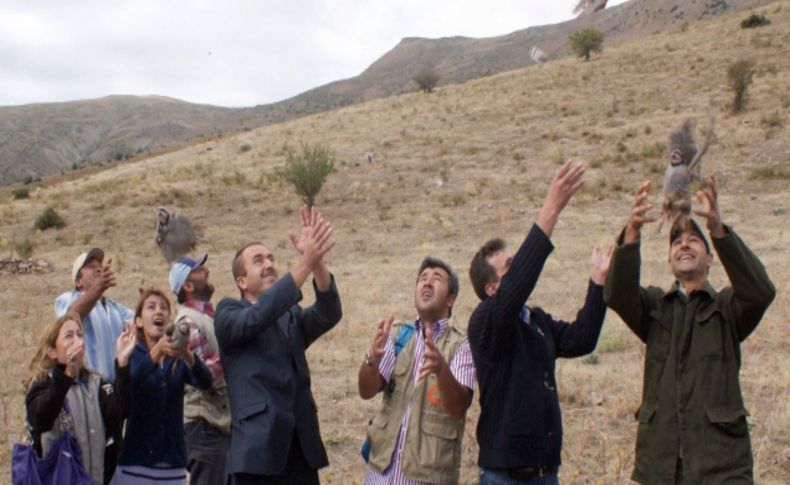 Afyon’da bin 100 adet kınalık keklik doğaya bırakıldı