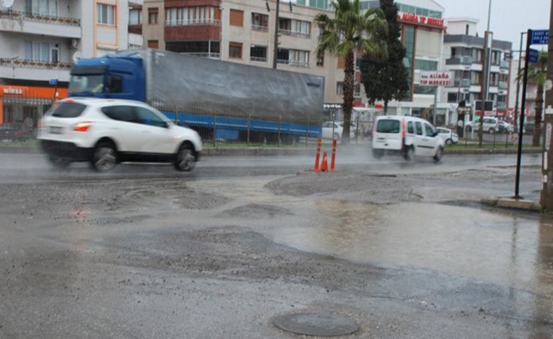 Aliağa'da yağmur hayatı olumsuz etkiledi