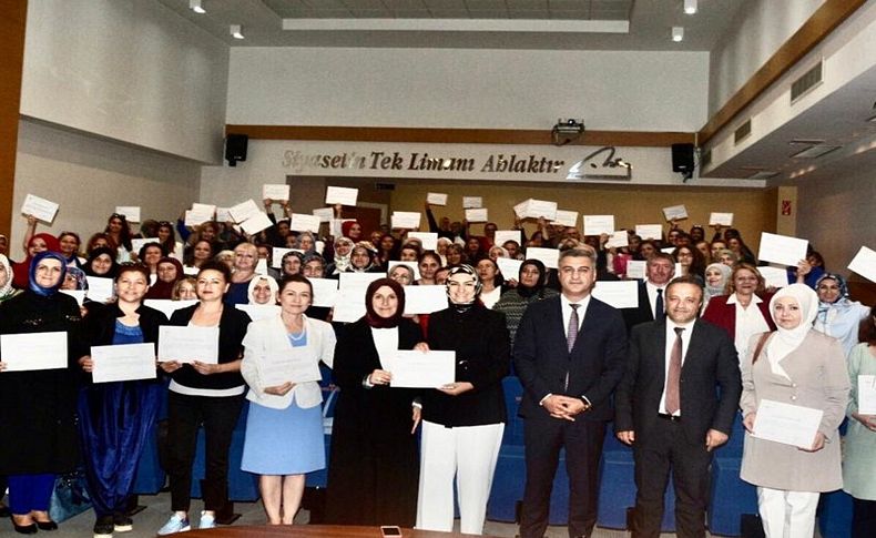 Aile Akademisi mezunlarını verdi