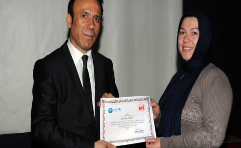 Aile Okulu’nu bitiren ebeveynler mezun oldu