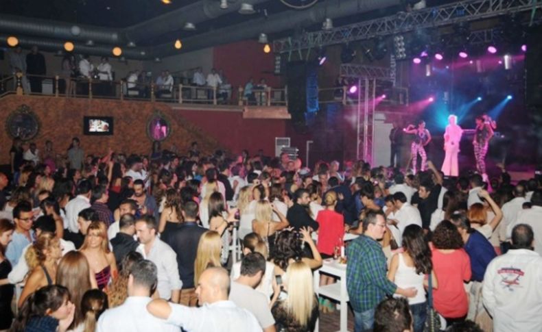 Ajda Pekkan'dan İzmir'de 'Playback' konser