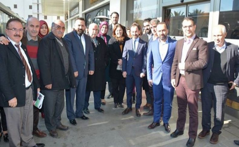AK Parti Bayraklı muhtarlarla buluştu