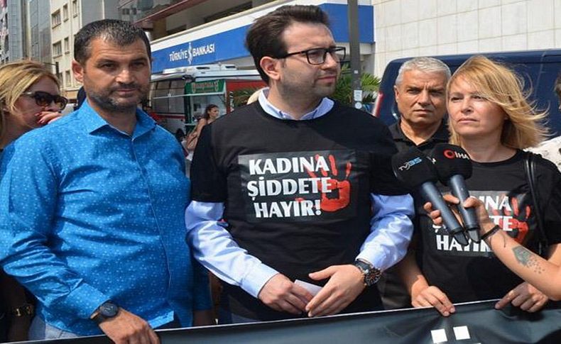 AK Parti Karşıyaka ilçe teşkilatından kadına şiddet için protesto!