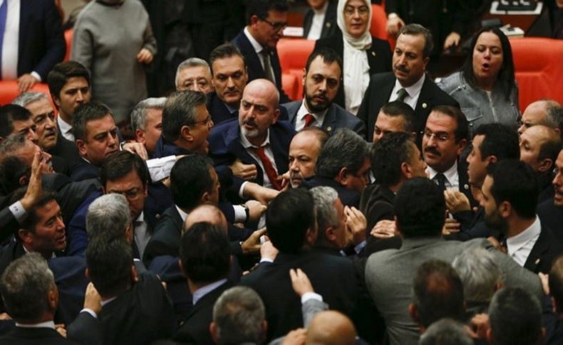 AK Parti ve CHP'li vekiller arasında ipler gerildi