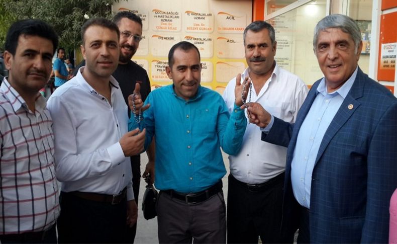 AK Partili çalışkan ikiliye sürpriz hediye: Aman nazar değmesin!