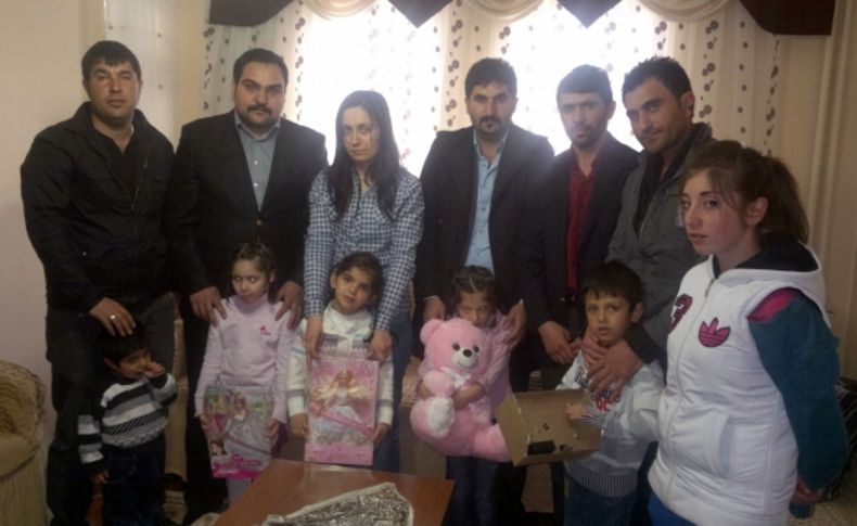 AK Parti Kars Gençlik Kolları'ndan sevgievlerine ziyaret