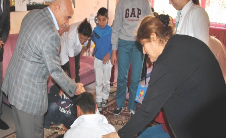 AK Parti'den rehabilitasyon merkezindeki çocuklara ziyaret