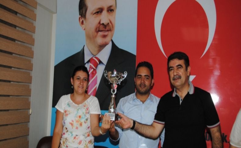 AK Partili gençler plaj voleybolu turnuvasında birinci oldu