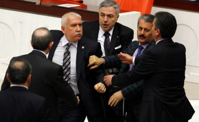 AK Partili Mehmet Metiner ile CHP'li milletvekili yumruklaştı